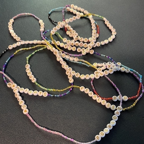 Taylor Swift “Infinity” Friendship Bracelet—1 long piece—w 10 colors (1/era) - Picture 4 of 5